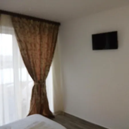 Pensiunea Cristian 4* טקירגיול