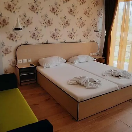 Pensiunea Cristian 4* Текиргьол